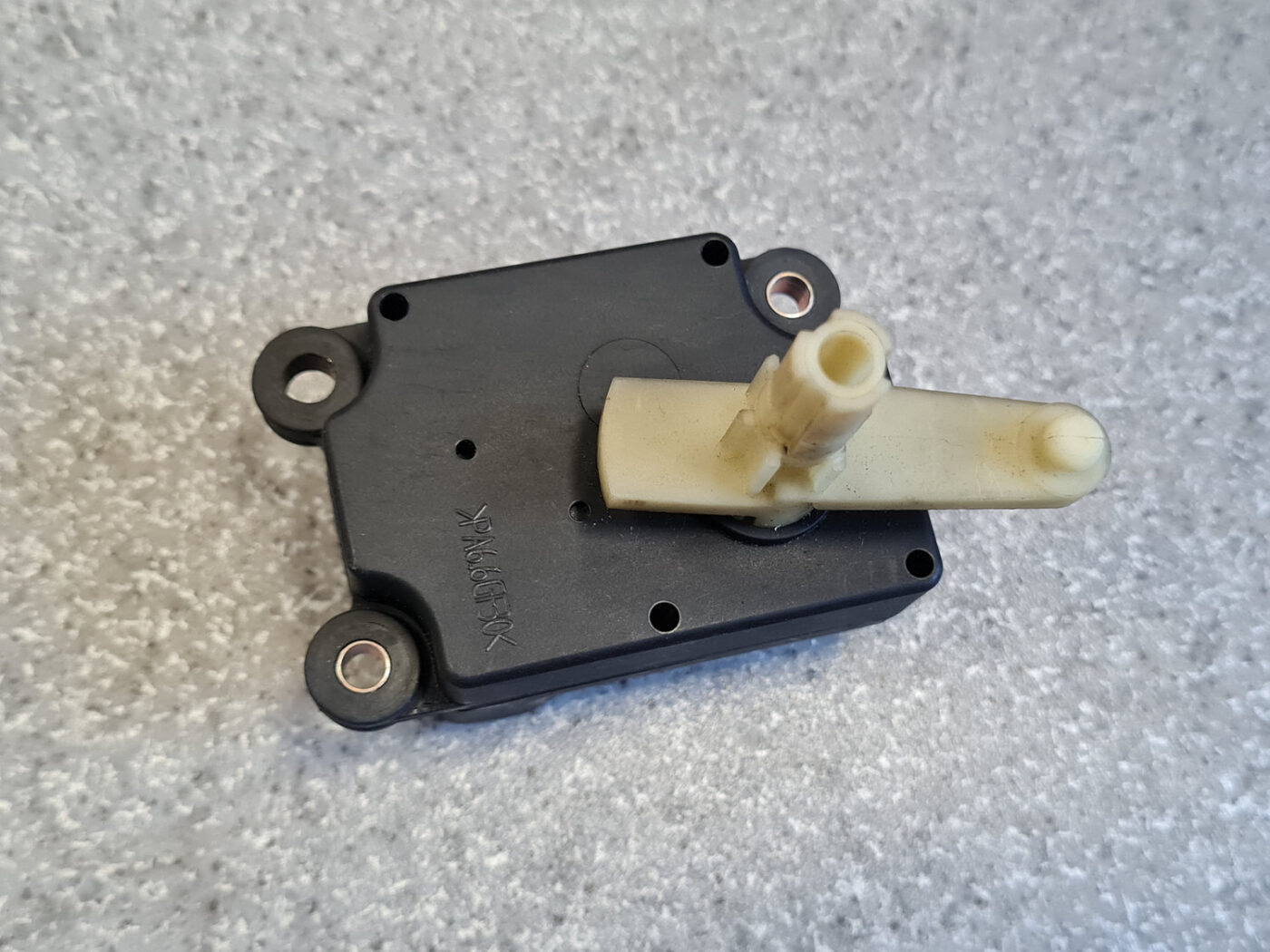 Apsildes sistēmas aktuators priekš VOLVO V70 2002 SILVER 4 Apsildes sistēmas aktuators priekš VOLVO V70 2002 SILVER