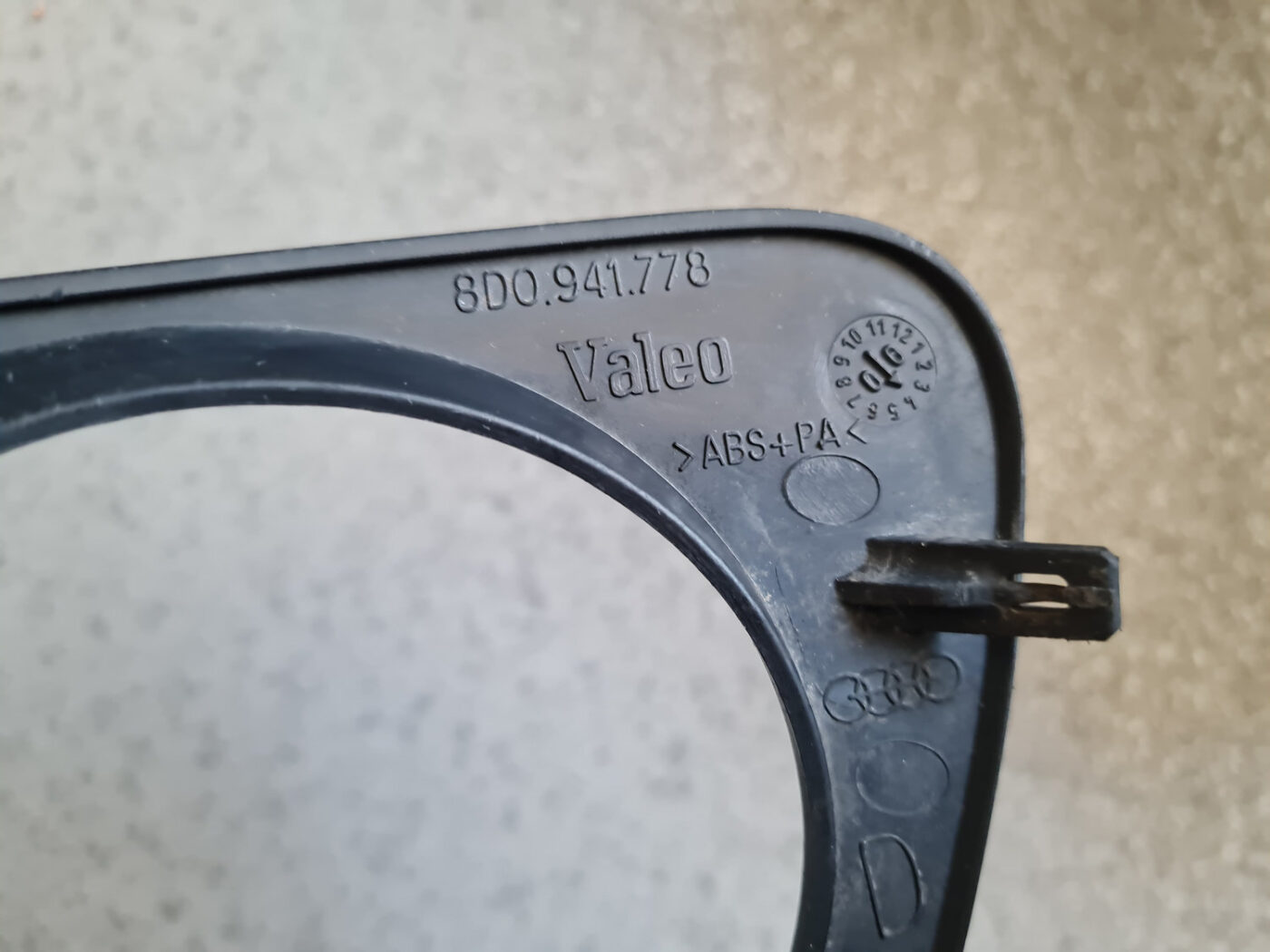 Miglas luktura uzlika priekš AUDI A4 1999 3 Miglas luktura uzlika priekš AUDI A4 1999