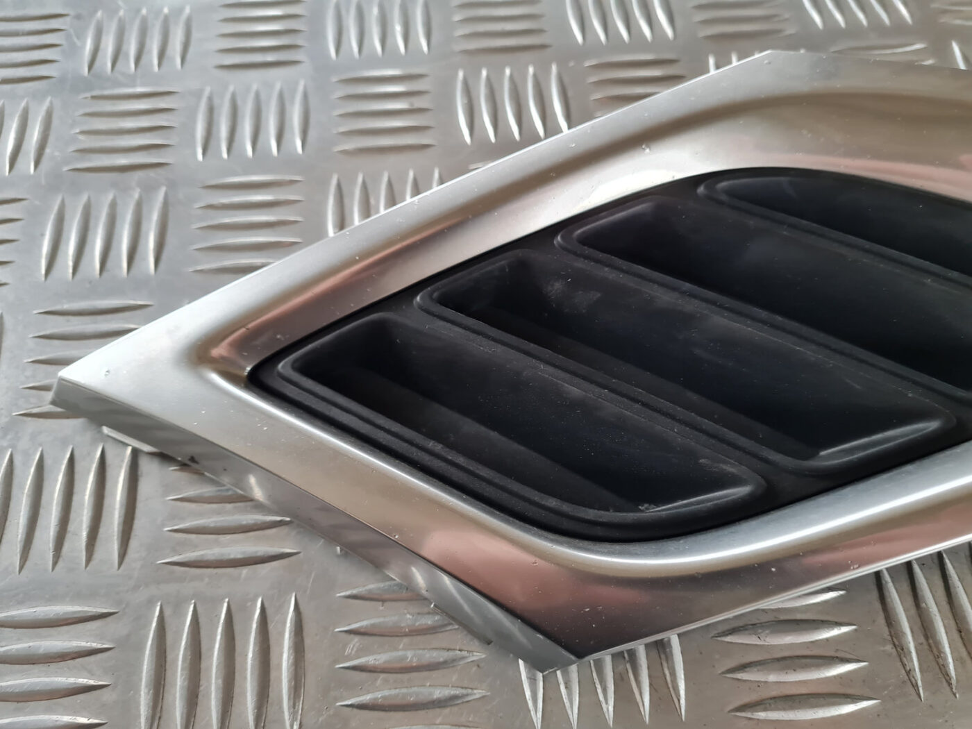 Bufera reste priekš SAAB 9-3 2009 8 Bufera reste priekš SAAB 9-3 2009