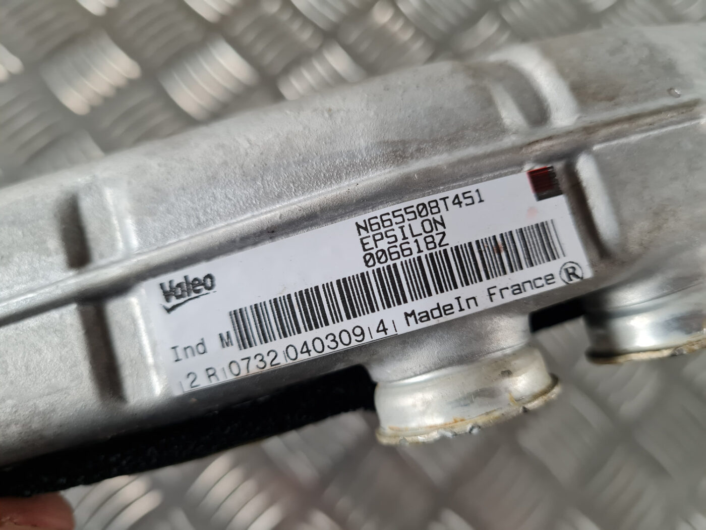 Apsildes sistēmas radiators priekš SAAB 9-3 2009 3 Apsildes sistēmas radiators priekš SAAB 9-3 2009