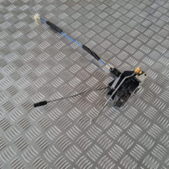 Priekšējo labo durvju slēdzene priekš SAAB 9-3 2009