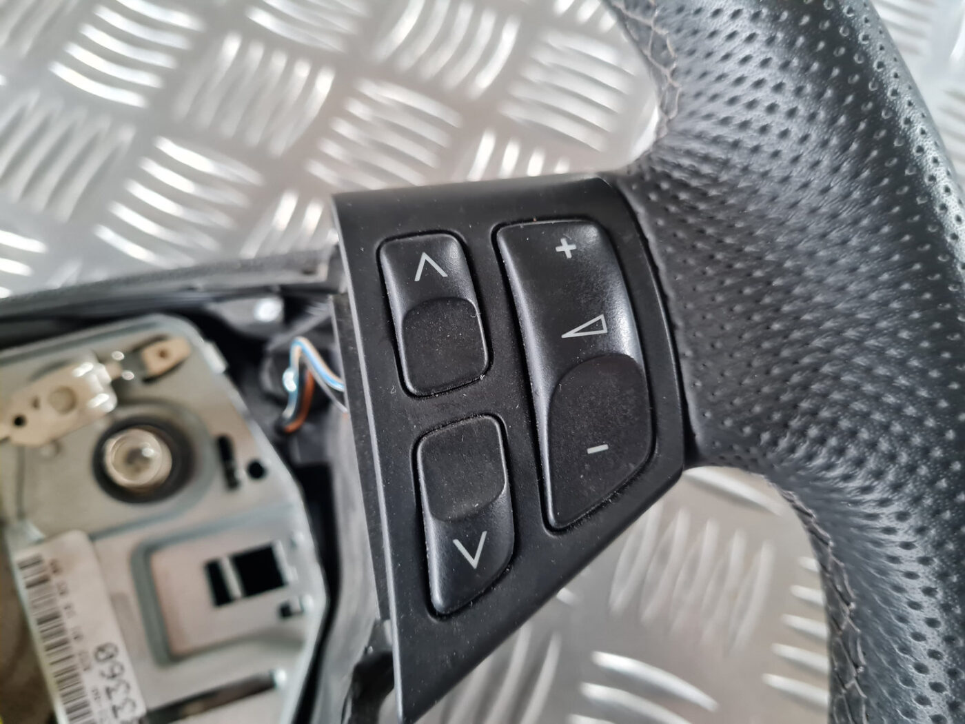 Stūre priekš SAAB 9-3 2009 14 Stūre priekš SAAB 9-3 2009