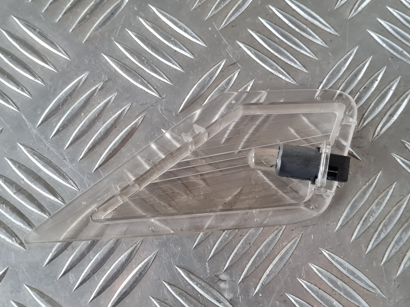 Apgaismojums bagažnieka nodalījuma priekš SAAB 9-3 2009 2 Apgaismojums bagažnieka nodalījuma priekš SAAB 9-3 2009