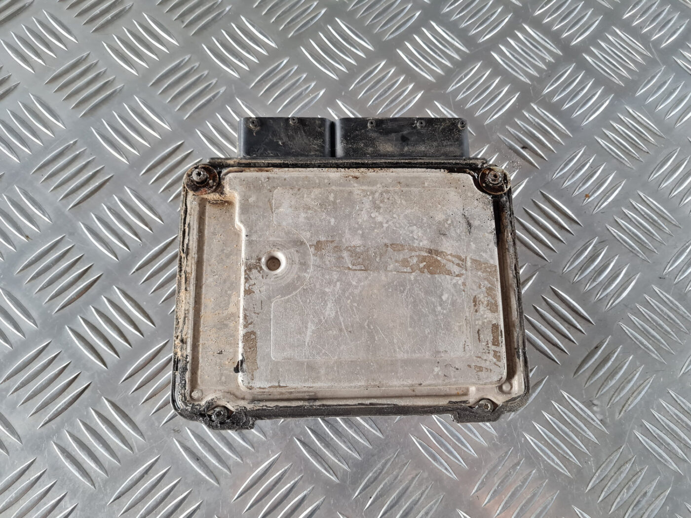 Dzinēja vadības bloks priekš SAAB 9-3 2009 3 Dzinēja vadības bloks priekš SAAB 9-3 2009