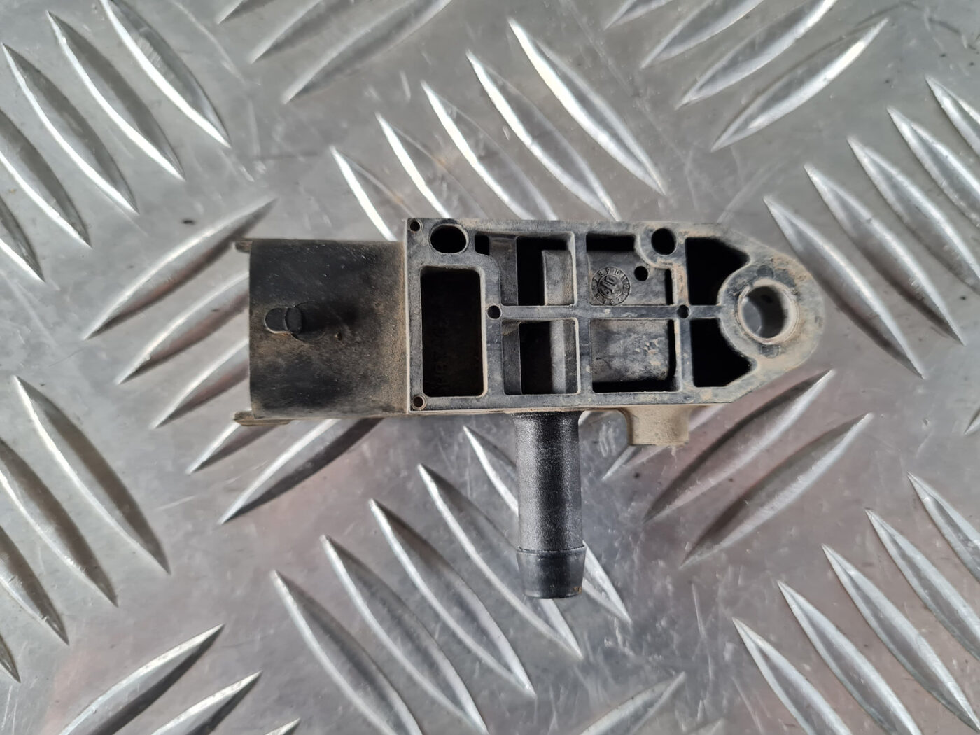 Izplūdes gāzu spiediena sensors priekš SAAB 9-3 2009 4 Izplūdes gāzu spiediena sensors priekš SAAB 9-3 2009