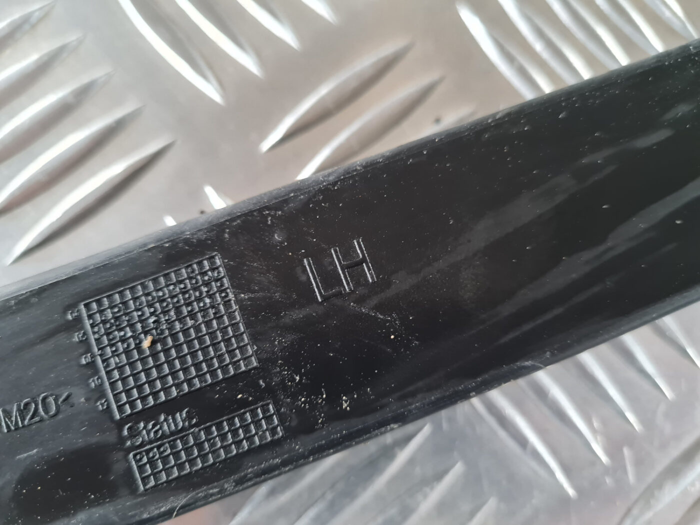 Aizmugurēja bufera kronšteins priekš SAAB 9-3 2009 5 Aizmugurēja bufera kronšteins priekš SAAB 9-3 2009