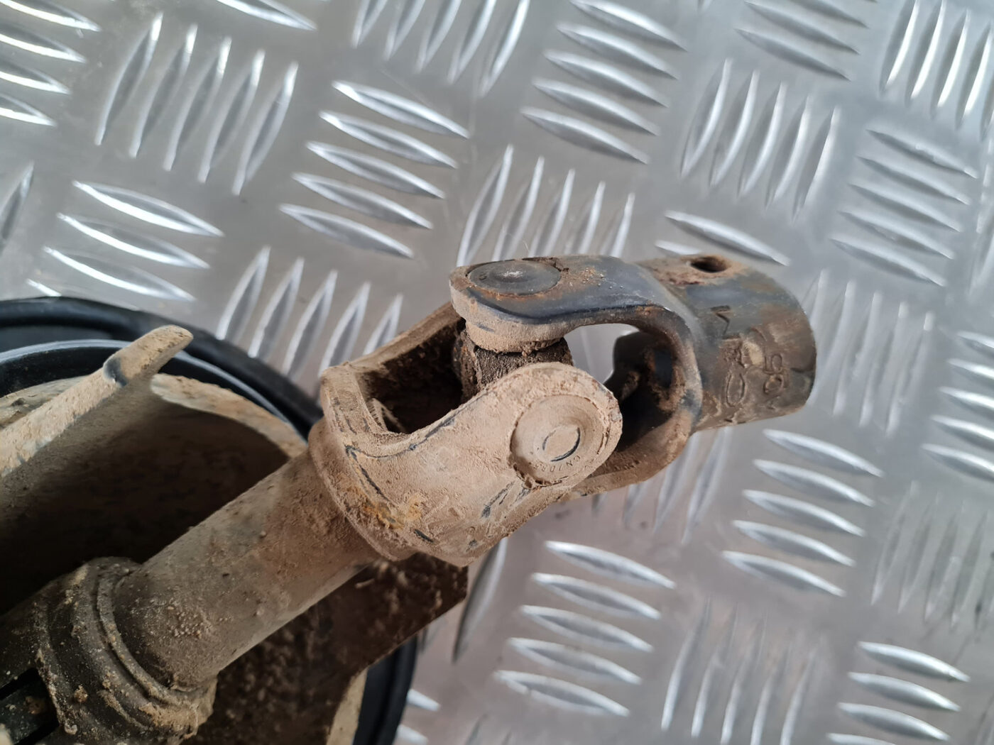 Stūres statnes kardāns priekš SAAB 9-3 2009 6 Stūres statnes kardāns priekš SAAB 9-3 2009