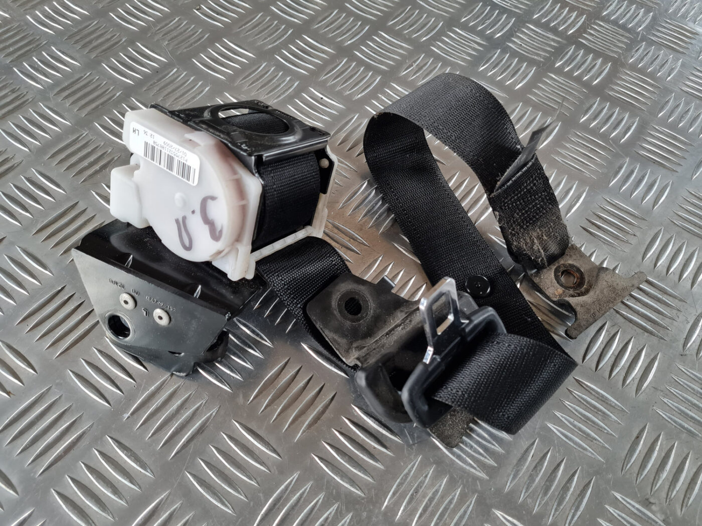 Aizmugurējā kreisa drošības josta priekš SAAB 9-3 2009 2 Aizmugurējā kreisa drošības josta priekš SAAB 9-3 2009