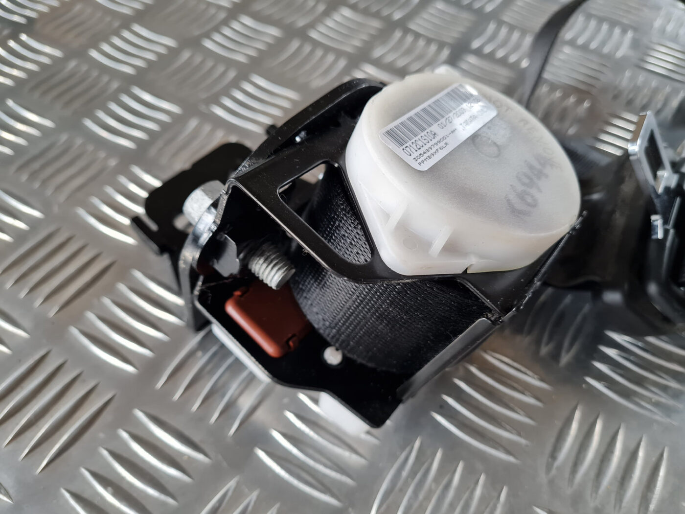 Aizmugurējā kreisa drošības josta priekš SAAB 9-3 2009 4 Aizmugurējā kreisa drošības josta priekš SAAB 9-3 2009