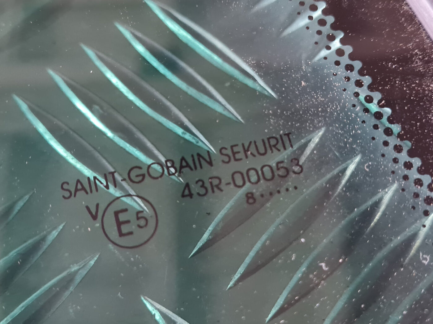 Labo durvju stūra stikls priekš SAAB 9-3 2009 3 Labo durvju stūra stikls priekš SAAB 9-3 2009