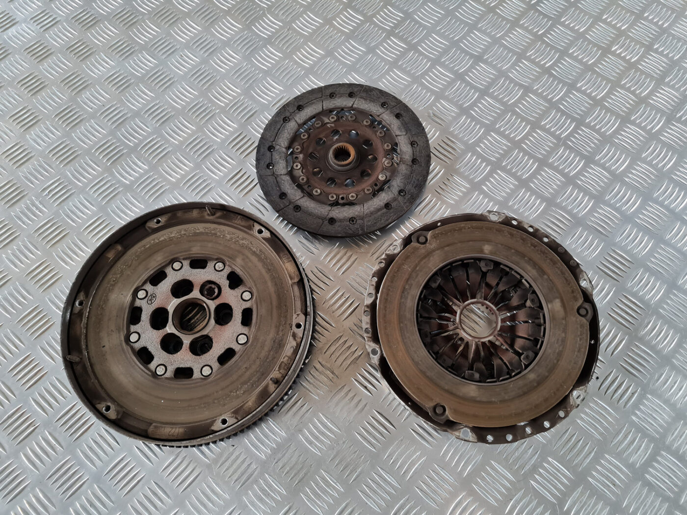 Sajūga komplekts priekš SAAB 9-3 2009 10 Sajūga komplekts priekš SAAB 9-3 2009