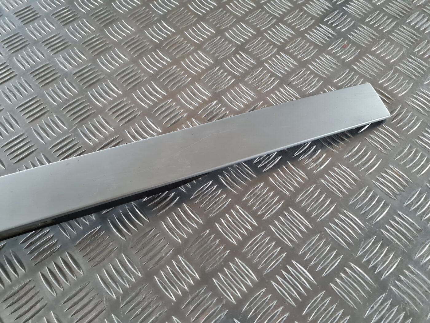 Numura zīmes gaismas uzlika komplektā priekš SAAB 9-3 2009 9 Numura zīmes gaismas uzlika komplektā priekš SAAB 9-3 2009