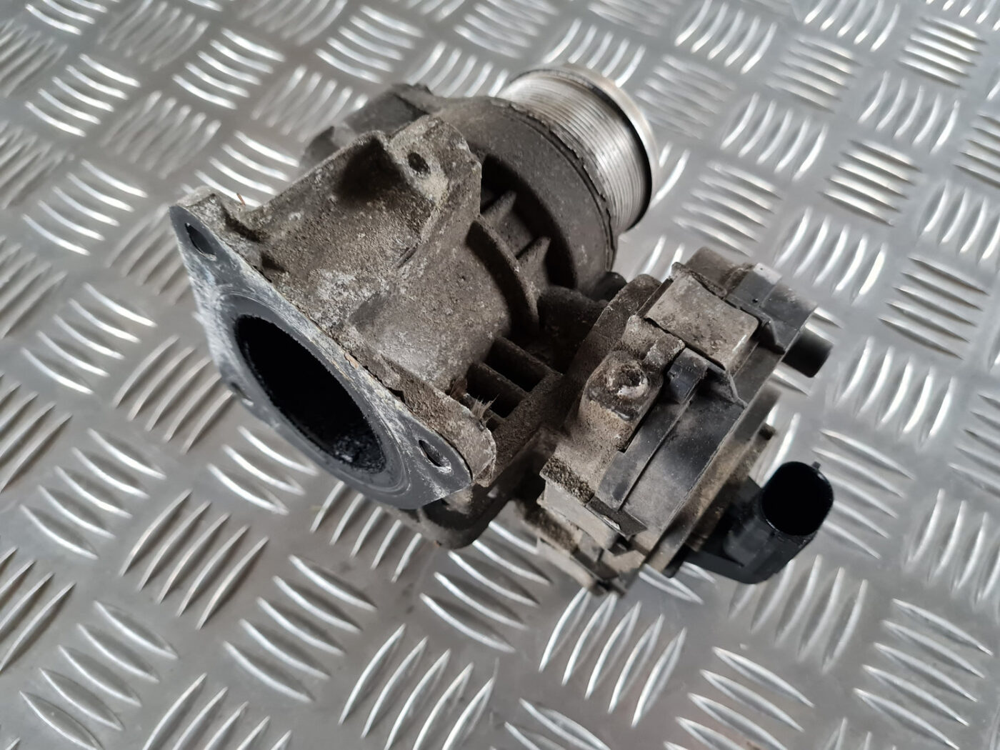 Droseļvārsts priekš SAAB 9-3 2009 6 Droseļvārsts priekš SAAB 9-3 2009