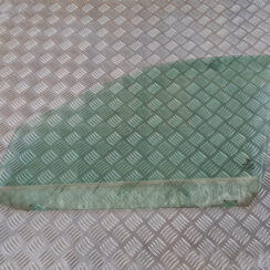 Priekšējo kreiso durvju stikls priekš SAAB 9-3 2009