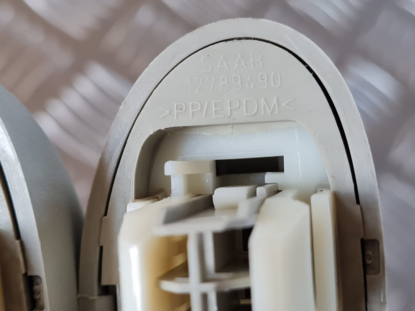 Salona rokturis griestos priekš SAAB 9-3 2009 3 Salona rokturis griestos priekš SAAB 9-3 2009