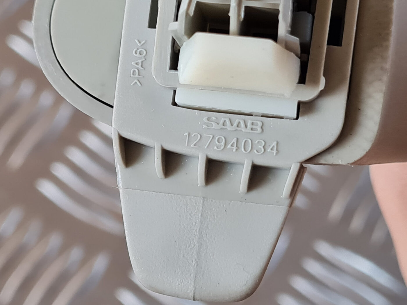 Salona rokturis griestos priekš SAAB 9-3 2009 6 Salona rokturis griestos priekš SAAB 9-3 2009