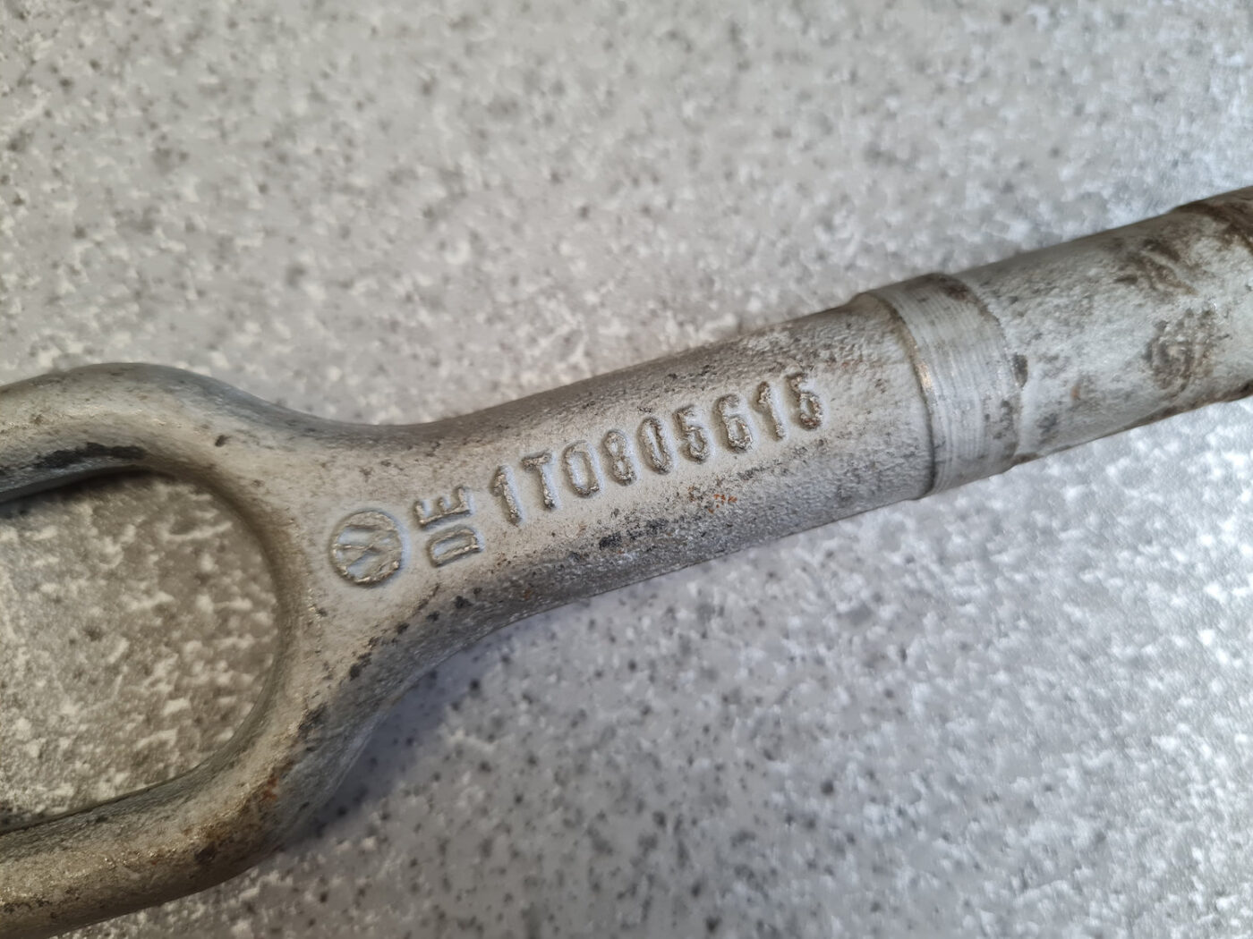 Vilkšanas āķis priekš VW GOLF 5 2006 3 Vilkšanas āķis priekš VW GOLF 5 2006