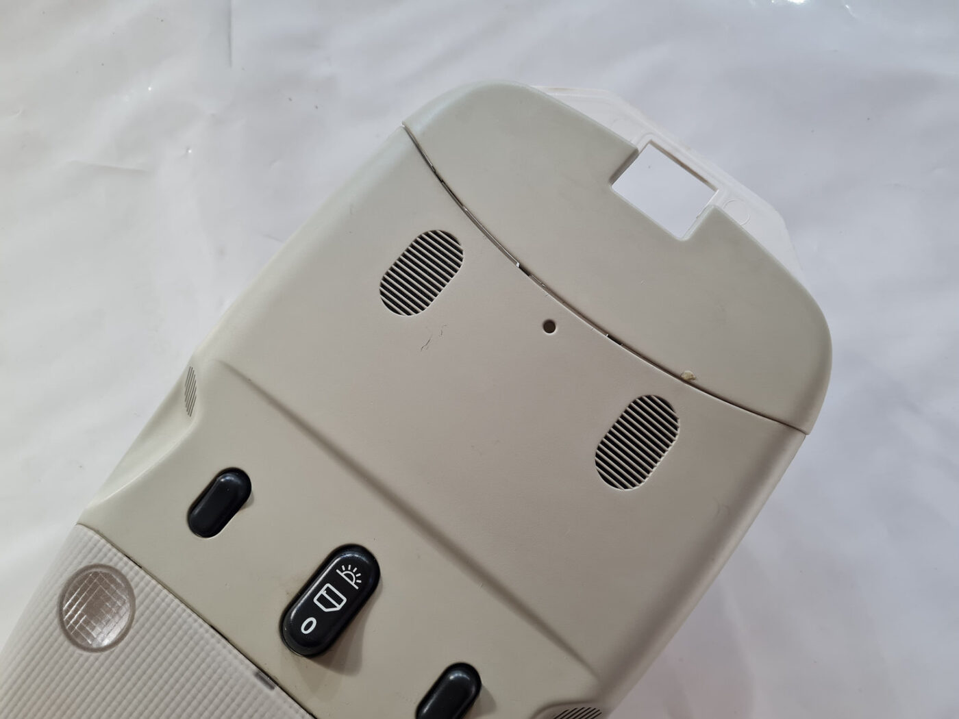 Salona apgaismojuma panelis priekš SAAB 9-3 2009 7 Salona apgaismojuma panelis priekš SAAB 9-3 2009