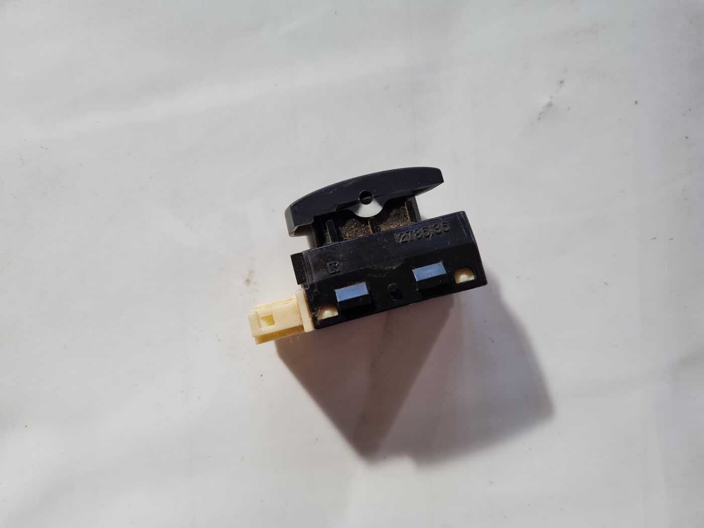 Atvēršanas/aizvēršanas poga priekš SAAB 9-3 2009 2 Atvēršanas/aizvēršanas poga priekš SAAB 9-3 2009