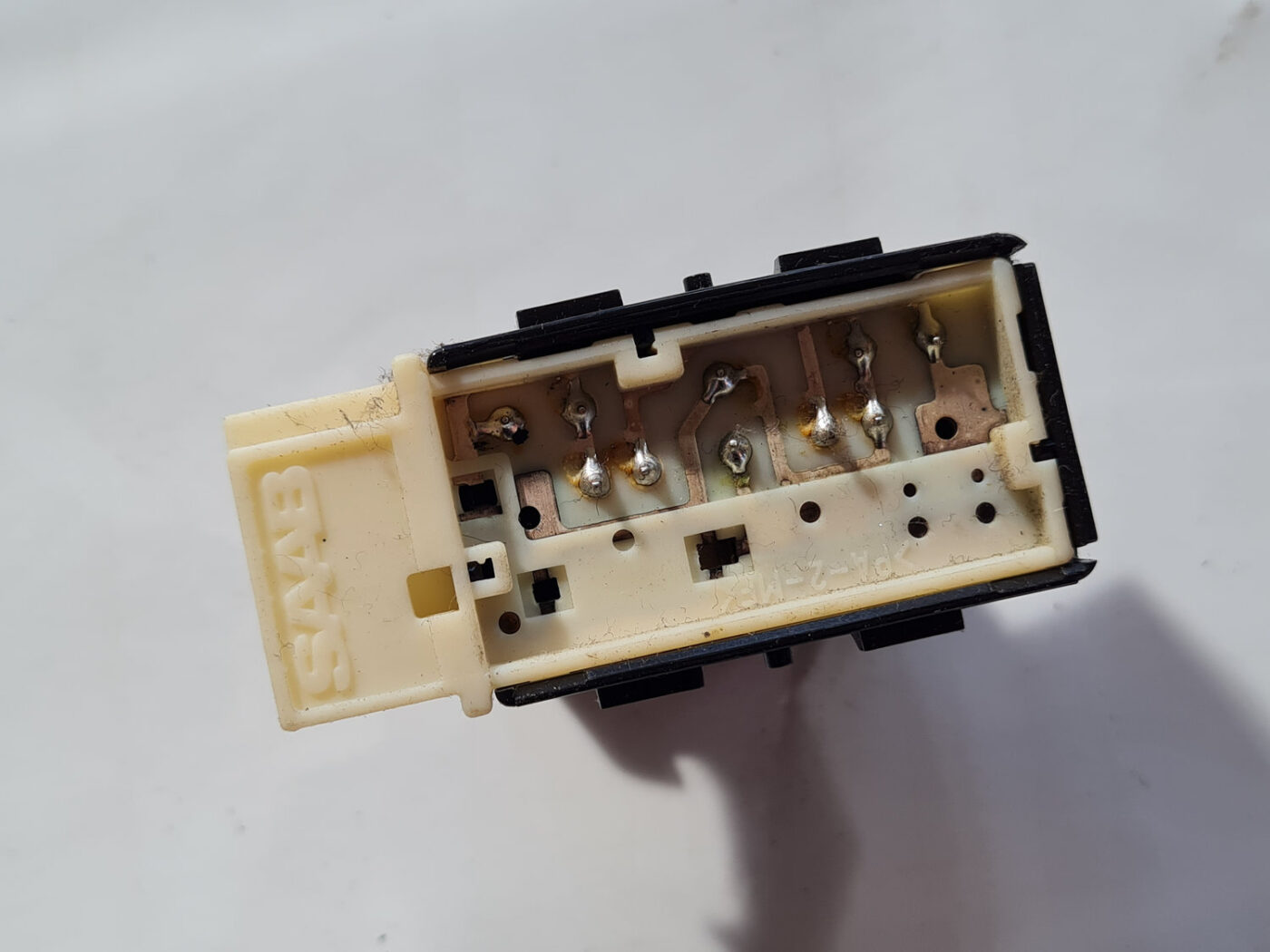 Atvēršanas/aizvēršanas poga priekš SAAB 9-3 2009 4 Atvēršanas/aizvēršanas poga priekš SAAB 9-3 2009