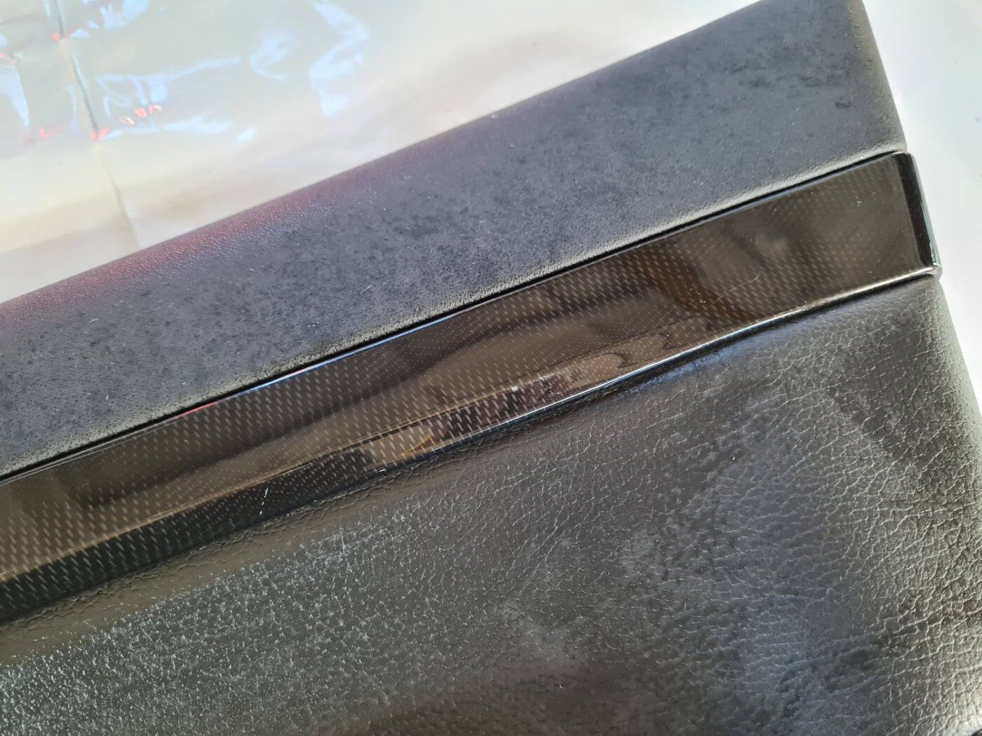 Aizmugurējo labo durvju apdare priekš SAAB 9-3 2009 8 Aizmugurējo labo durvju apdare priekš SAAB 9-3 2009