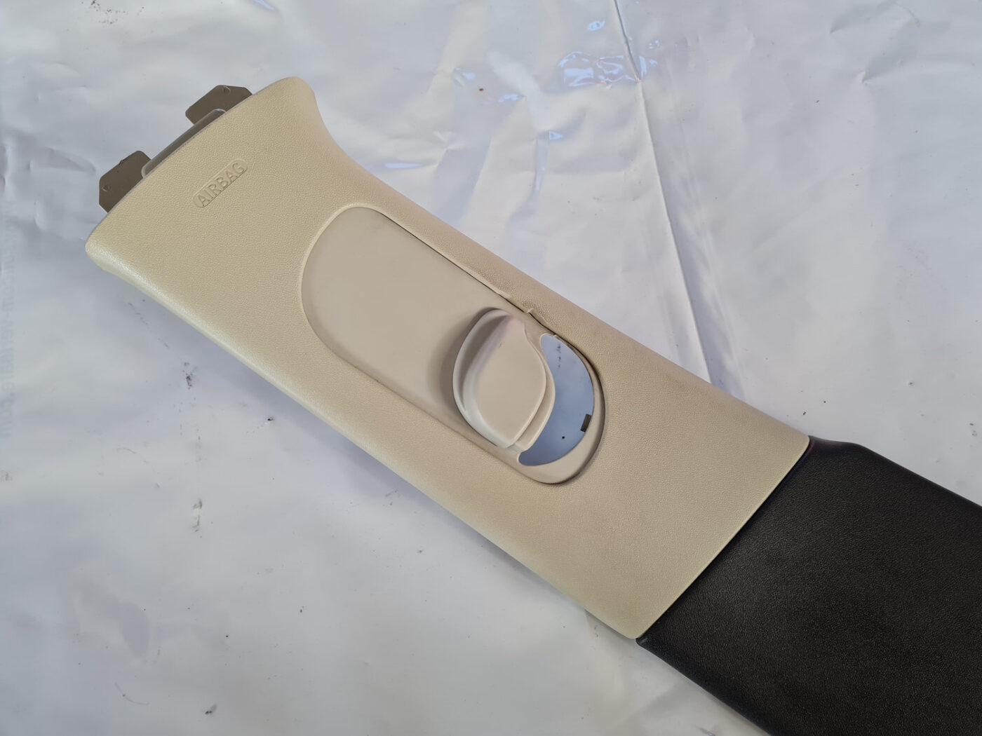 Vidējas salona statnes apdare priekš SAAB 9-3 2009 5 Vidējas salona statnes apdare priekš SAAB 9-3 2009