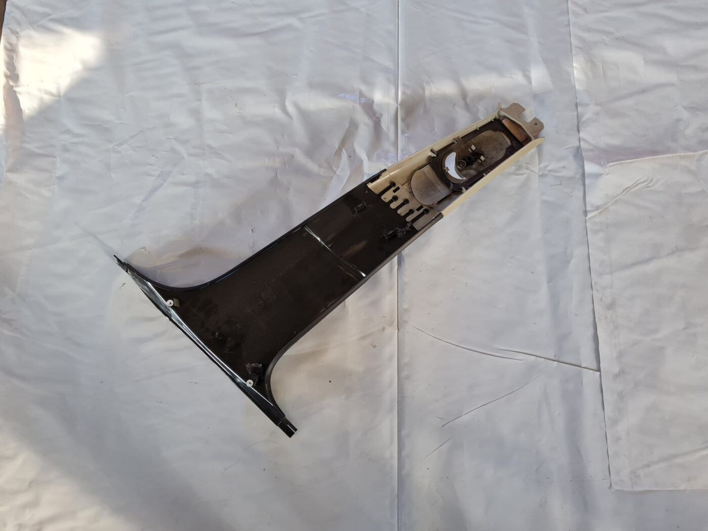 Vidējas salona statnes apdare priekš SAAB 9-3 2009 4 Vidējas salona statnes apdare priekš SAAB 9-3 2009