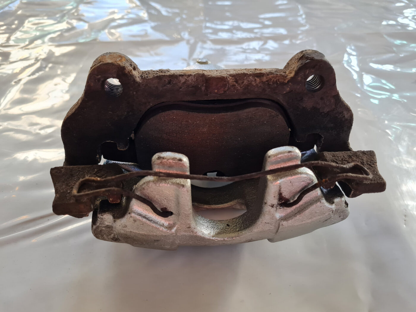 Priekšējais labais suports priekš SAAB 9-3 2009 8 Priekšējais labais suports priekš SAAB 9-3 2009