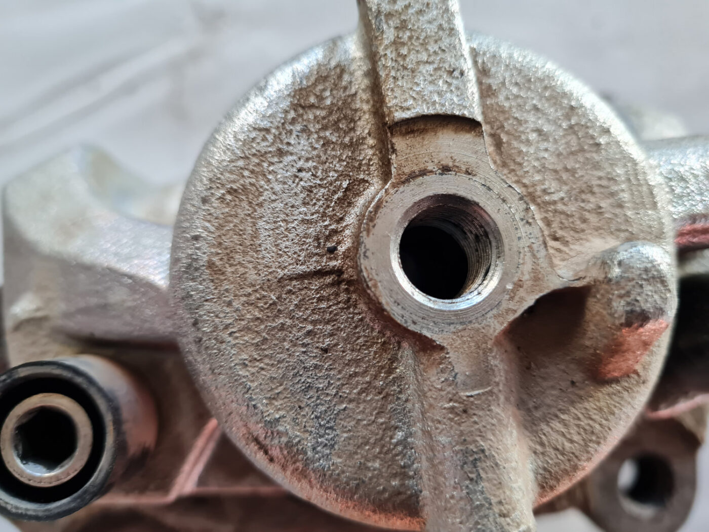 Priekšējais labais suports priekš SAAB 9-3 2009 3 Priekšējais labais suports priekš SAAB 9-3 2009