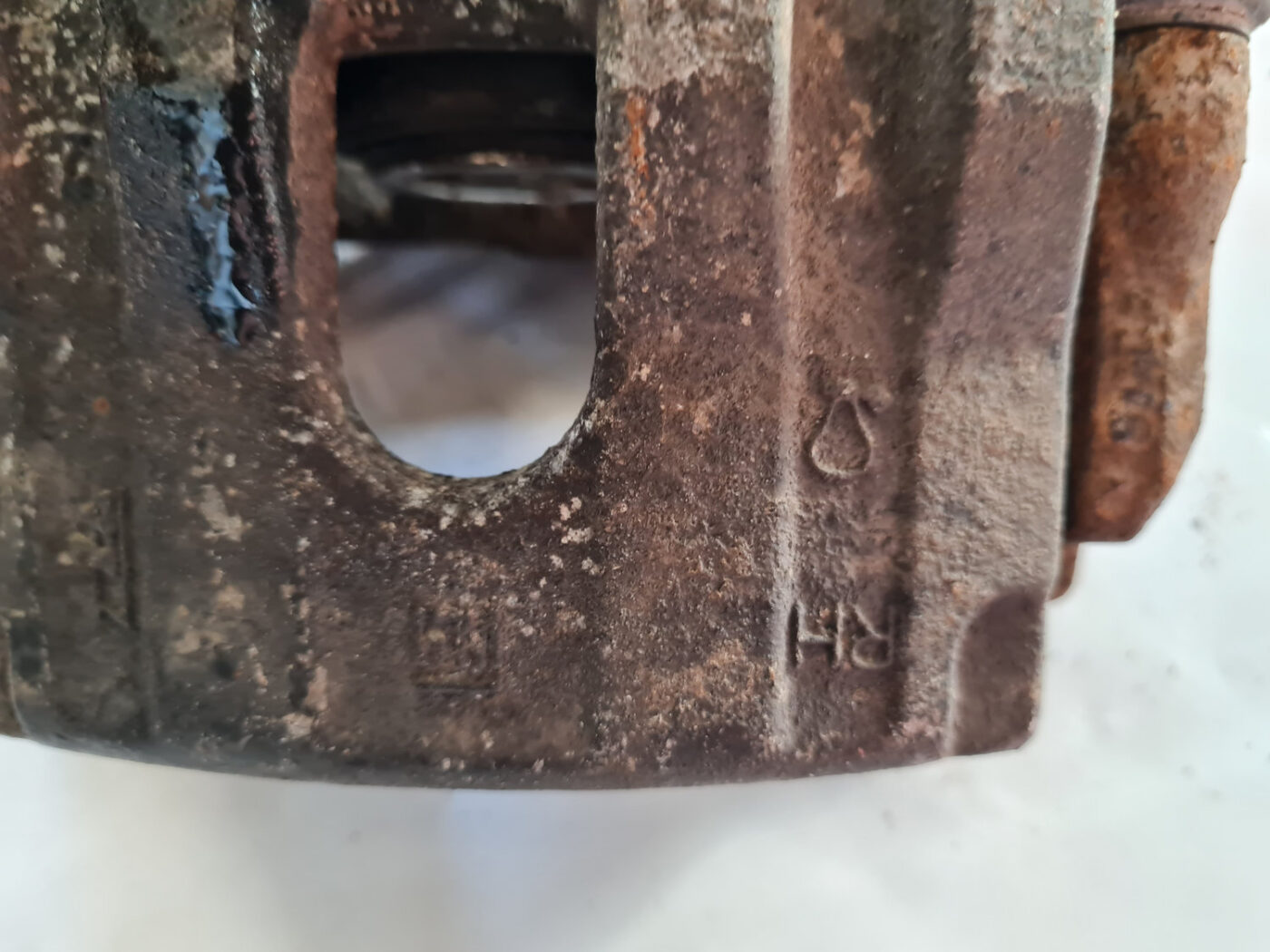 Aizmugurējais labais suports priekš SAAB 9-3 2009 2 Aizmugurējais labais suports priekš SAAB 9-3 2009