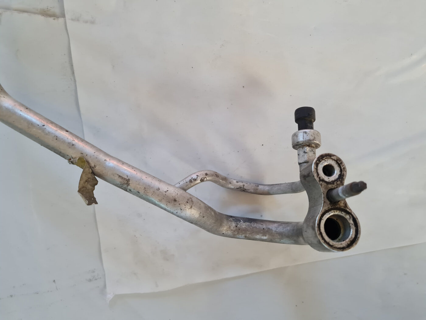 Gaisa kondicioniera galvenā caurule priekš SAAB 9-3 2009 2 Gaisa kondicioniera galvenā caurule priekš SAAB 9-3 2009