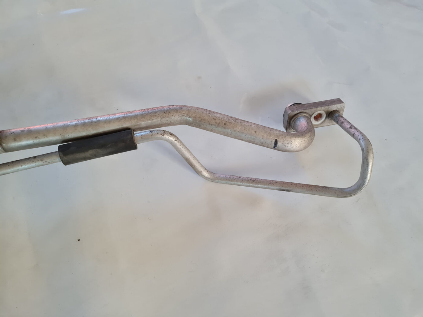 Gaisa kondicioniera galvenā caurule priekš SAAB 9-3 2009 3 Gaisa kondicioniera galvenā caurule priekš SAAB 9-3 2009