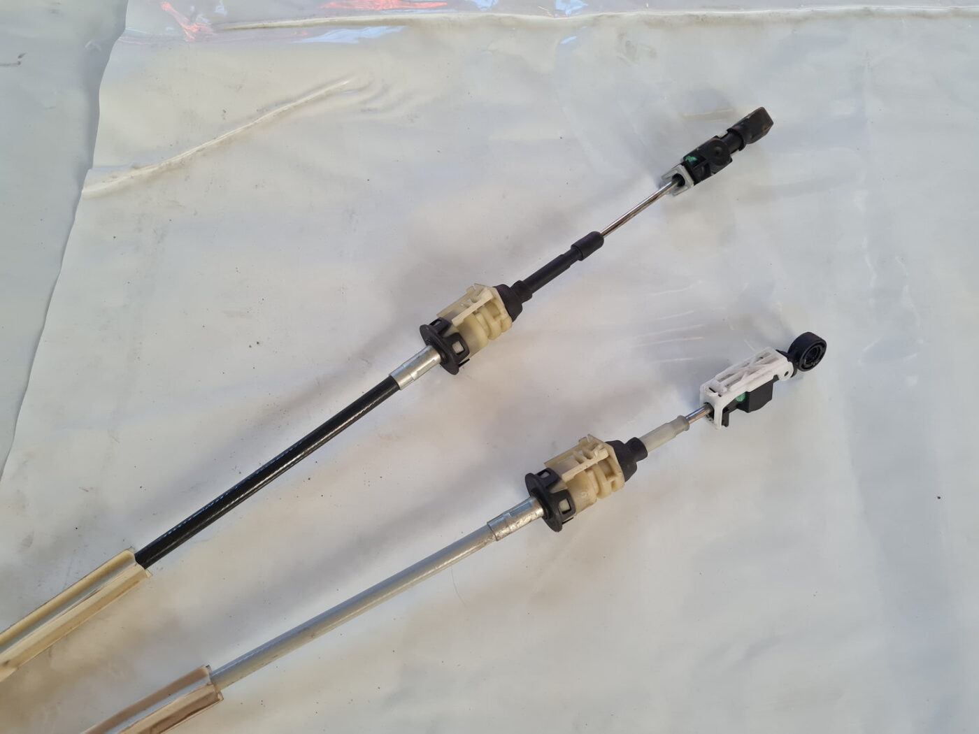 Pārnesumu pārslēgšanas mehānisma troses priekš SAAB 9-3 2009 4 Pārnesumu pārslēgšanas mehānisma troses priekš SAAB 9-3 2009