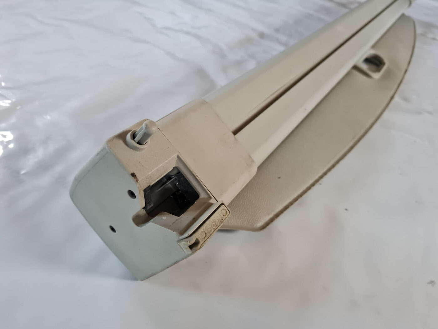 Bagāžnieka žalūzija priekš SAAB 9-3 2009 2 Bagāžnieka žalūzija priekš SAAB 9-3 2009