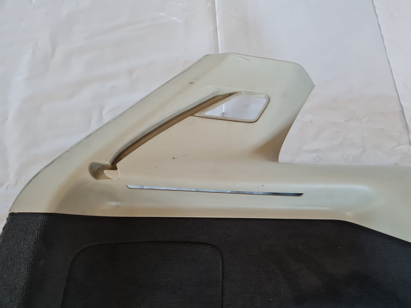 Bagāžnieka nodalījuma sānu apdare priekš SAAB 9-3 2009 9 Bagāžnieka nodalījuma sānu apdare priekš SAAB 9-3 2009