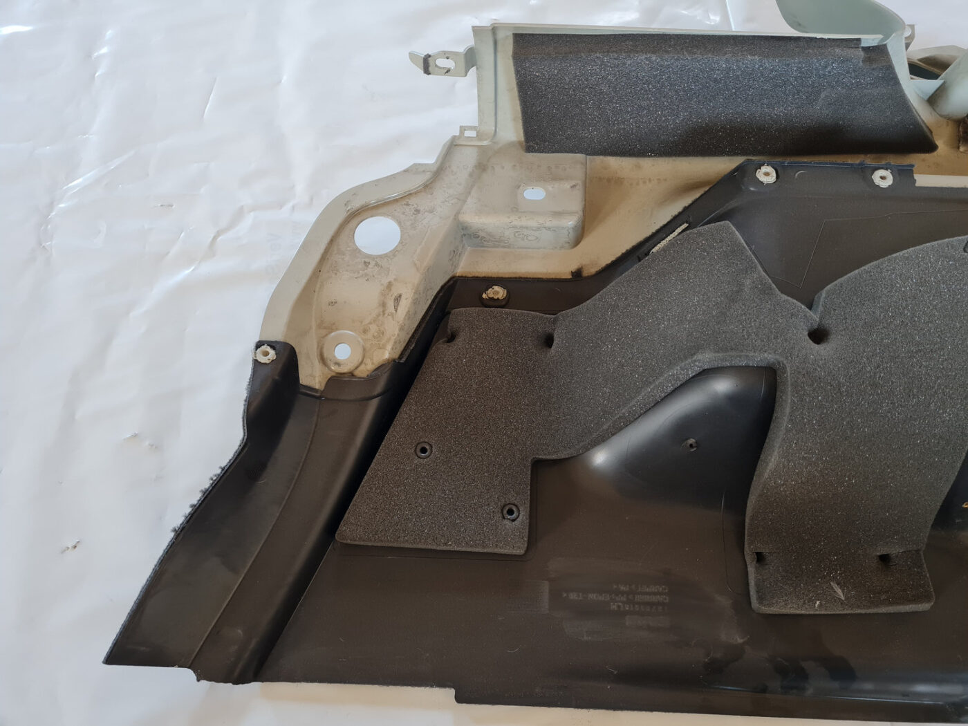 Bagāžnieka nodalījuma sānu apdare priekš SAAB 9-3 2009 5 Bagāžnieka nodalījuma sānu apdare priekš SAAB 9-3 2009