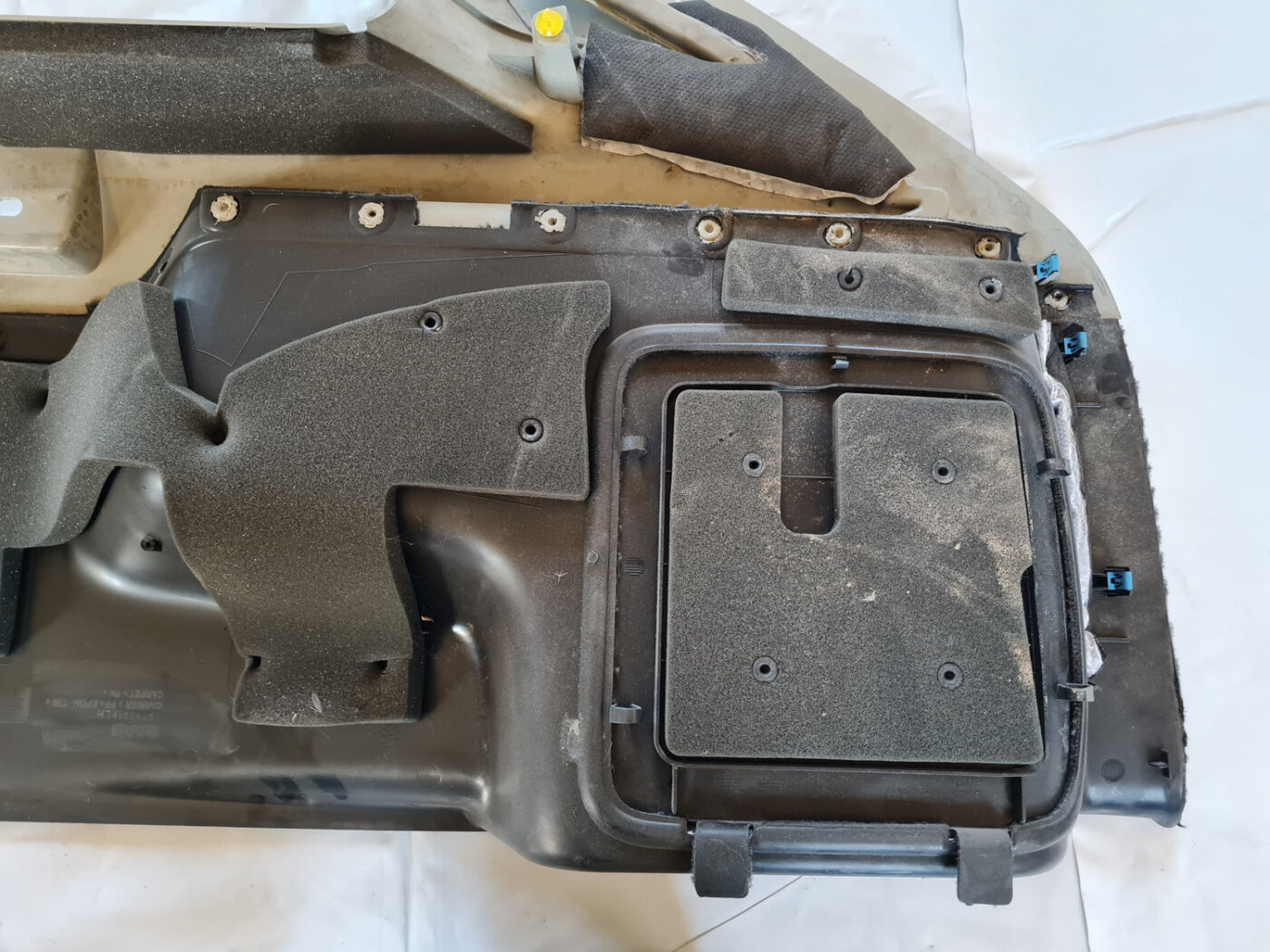 Bagāžnieka nodalījuma sānu apdare priekš SAAB 9-3 2009 3 Bagāžnieka nodalījuma sānu apdare priekš SAAB 9-3 2009