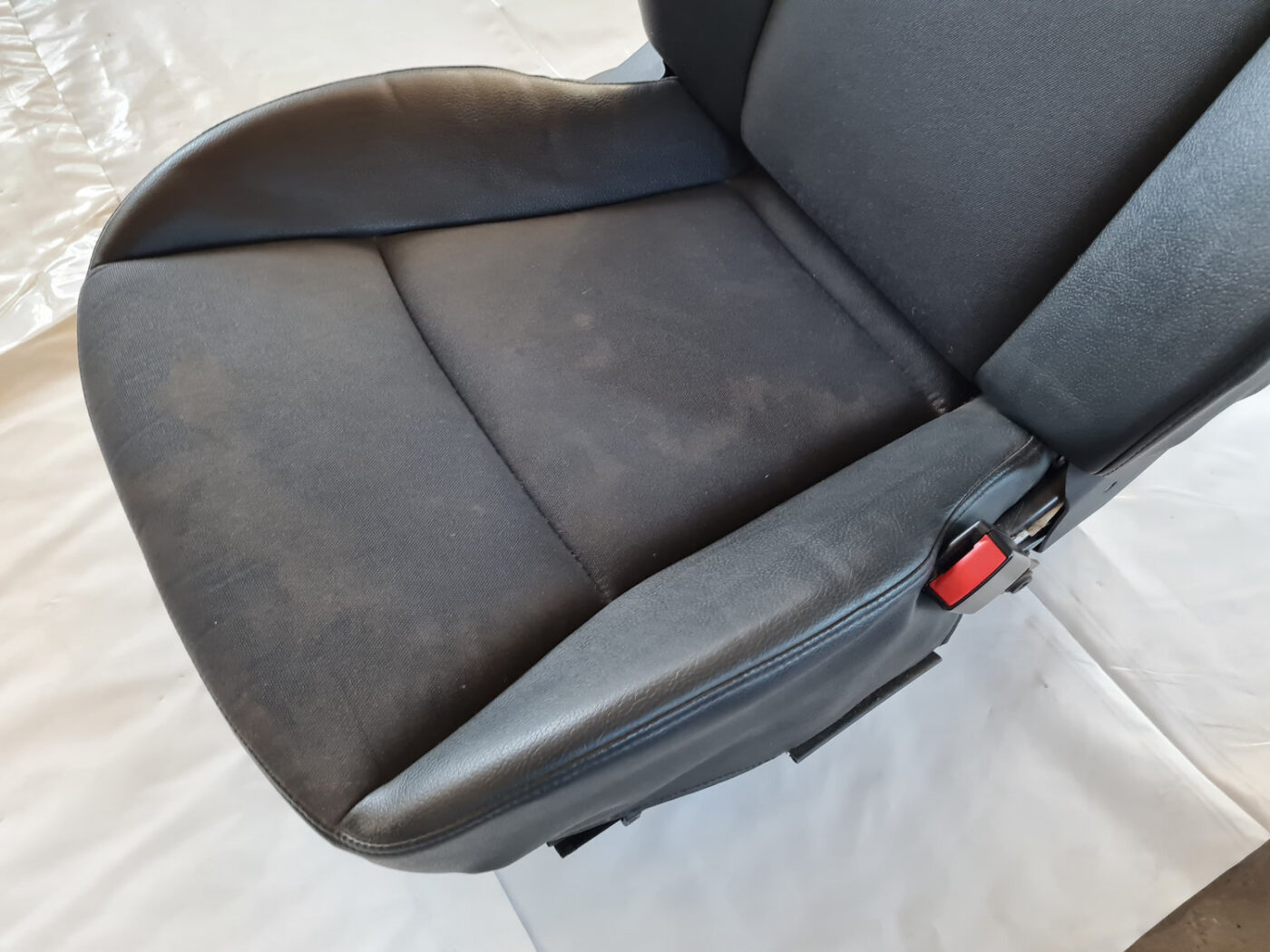 Priekšējais labais sēdeklis priekš SAAB 9-3 2009 2 Priekšējais labais sēdeklis priekš SAAB 9-3 2009