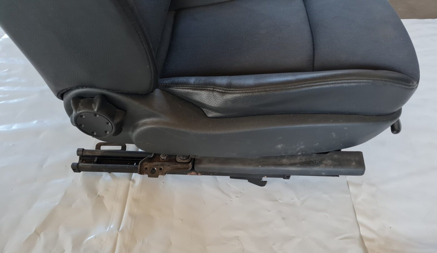 Priekšējais labais sēdeklis priekš SAAB 9-3 2009 4 Priekšējais labais sēdeklis priekš SAAB 9-3 2009