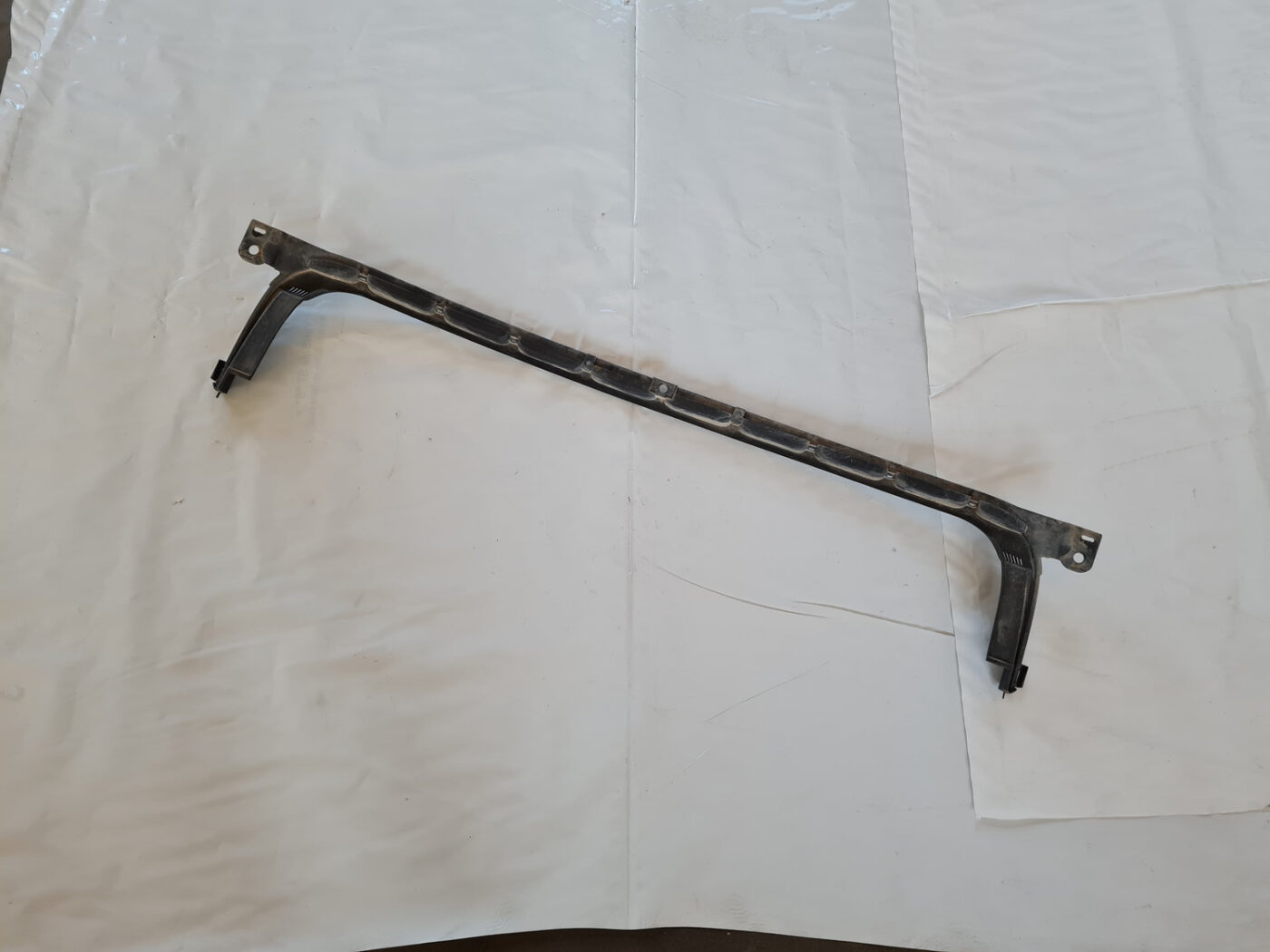 Aizmugurēja bufera kronšteins priekš SAAB 9-3 2009 1 Aizmugurēja bufera kronšteins priekš SAAB 9-3 2009