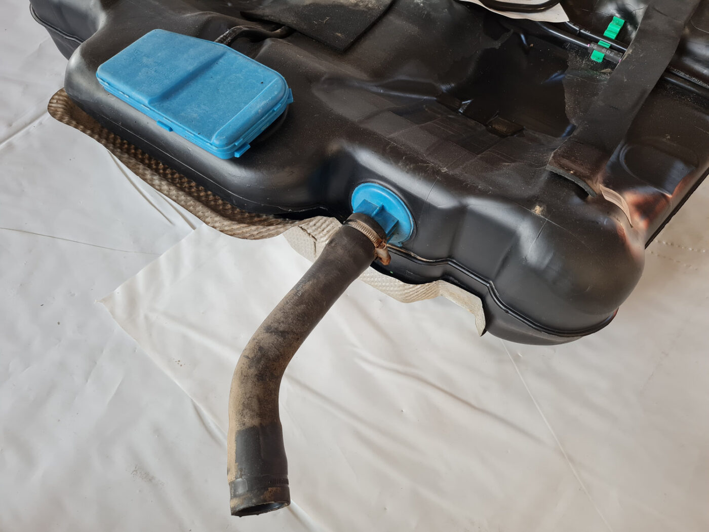 Degvielas tvertne priekš SAAB 9-3 2009 2 Degvielas tvertne priekš SAAB 9-3 2009