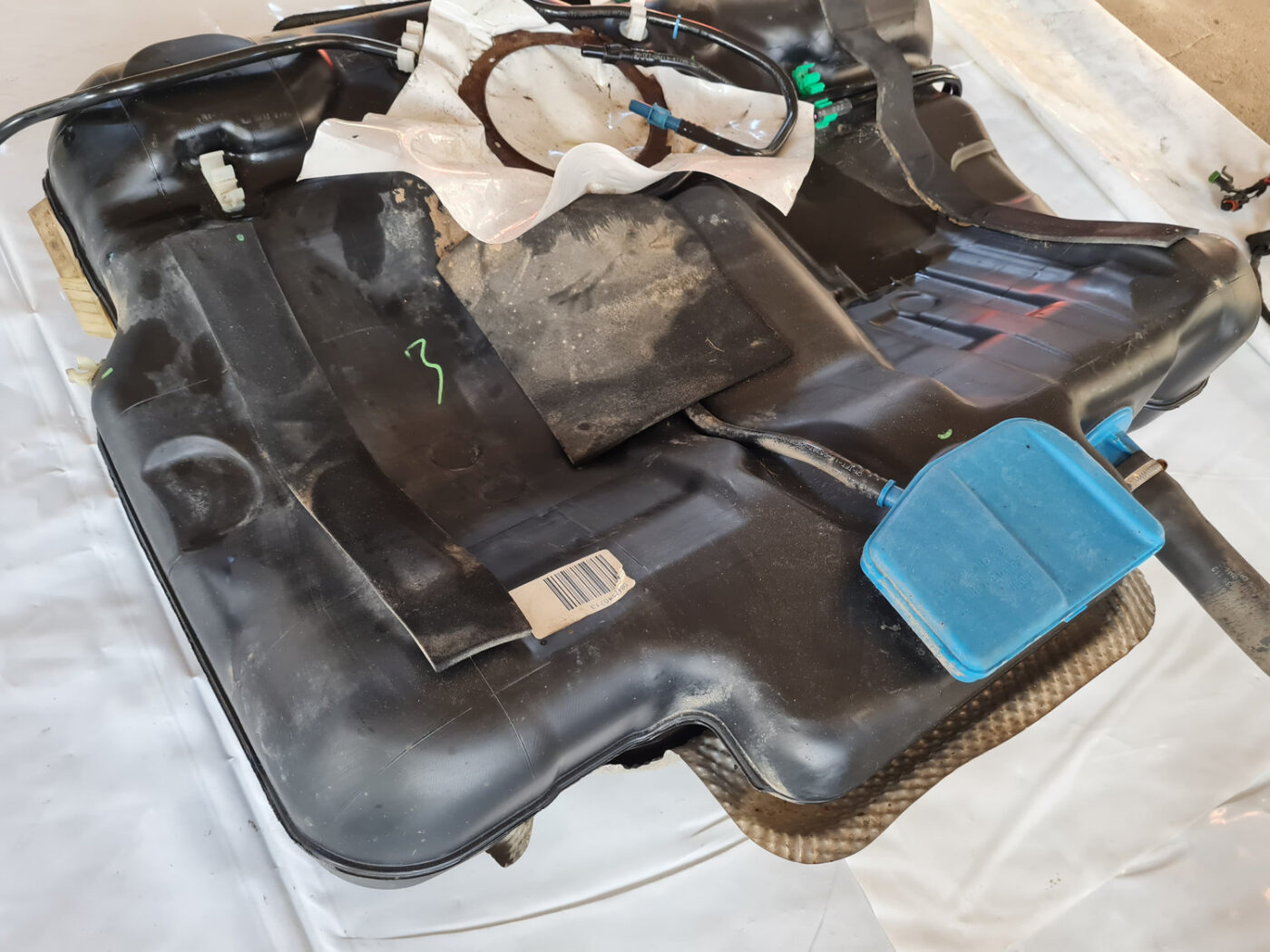 Degvielas tvertne priekš SAAB 9-3 2009 8 Degvielas tvertne priekš SAAB 9-3 2009