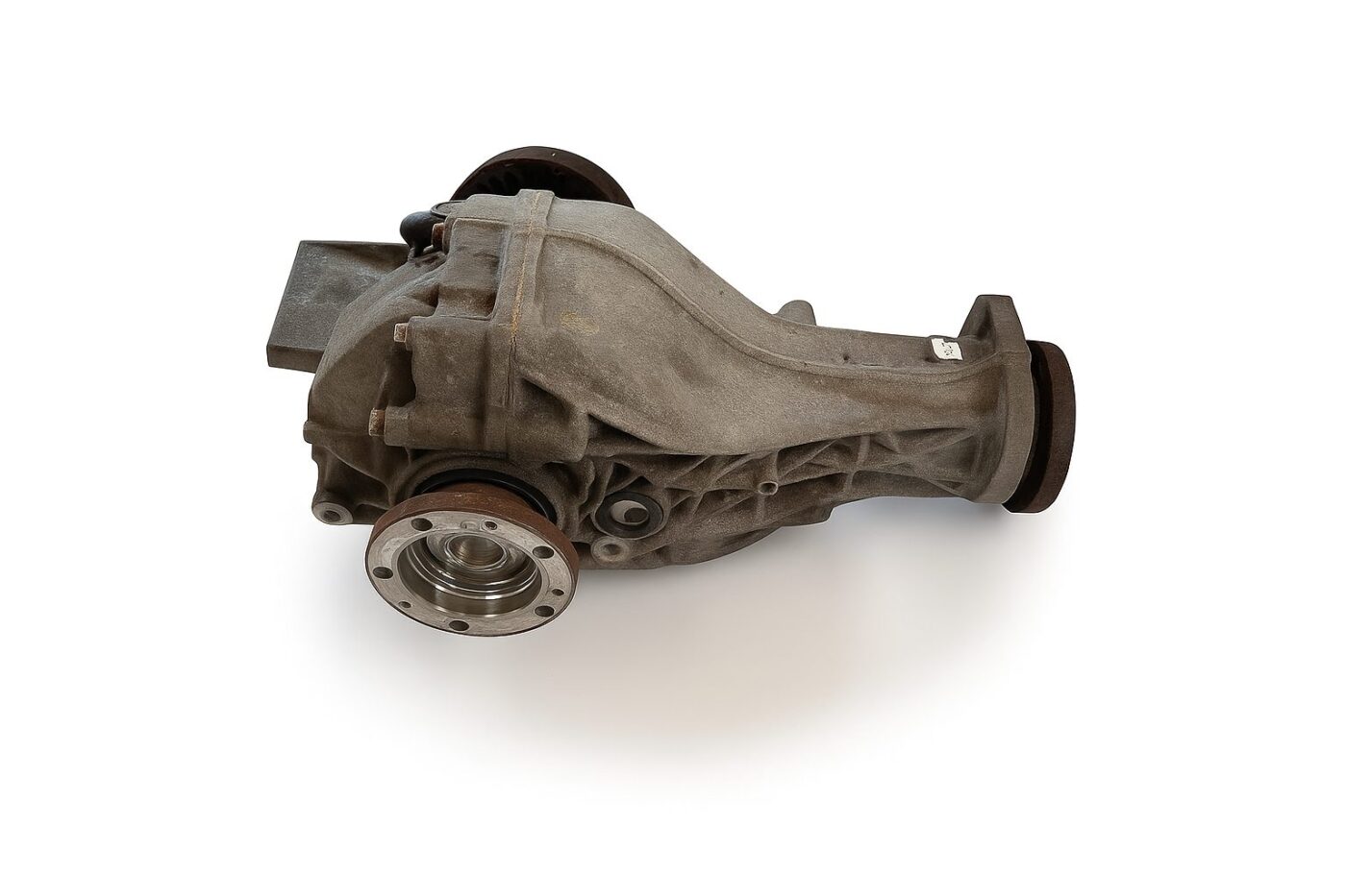 Aizmugurējais reduktors (diferenciālis): kā tas ir uzbūvēts, kādas problēmas rodas un kā tās diagnosticēt 4 Aizmugurējais reduktors (diferenciālis): kā tas ir uzbūvēts, kādas problēmas rodas un kā tās diagnosticēt 3