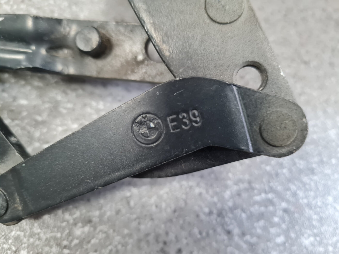 Pārsega eņģe, pa kreisi priekš BMW 530D E39 2001 TOURING 5 Pārsega eņģe, pa kreisi priekš BMW 530D E39 2001 TOURING