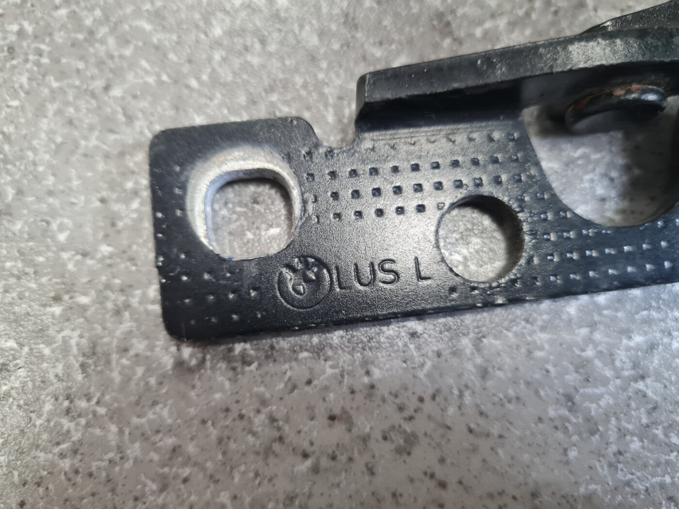 Pārsega eņģe, pa kreisi priekš BMW 530D E39 2001 TOURING 4 Pārsega eņģe, pa kreisi priekš BMW 530D E39 2001 TOURING