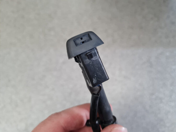 Vējstikla mazgāšanas šķidruma sprausla priekš VOLVO XC60 2009