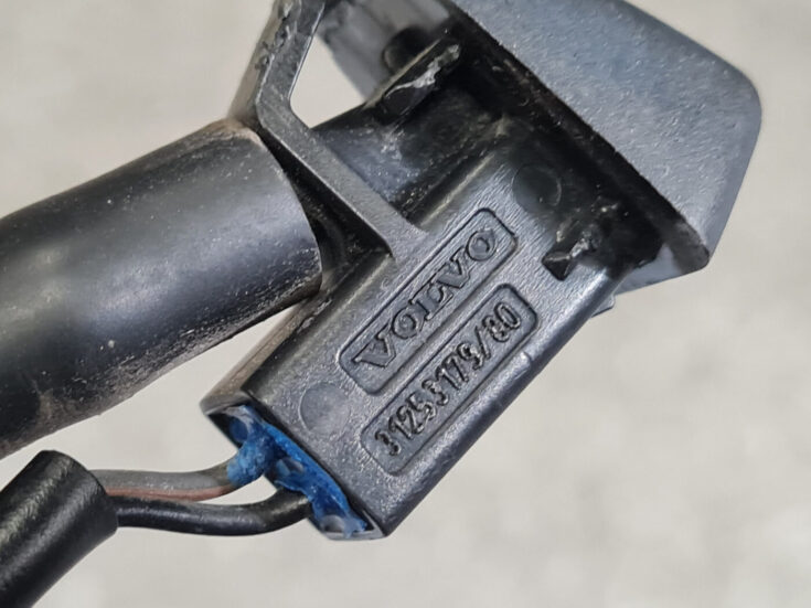 Vējstikla mazgāšanas šķidruma sprausla priekš VOLVO XC60 2009