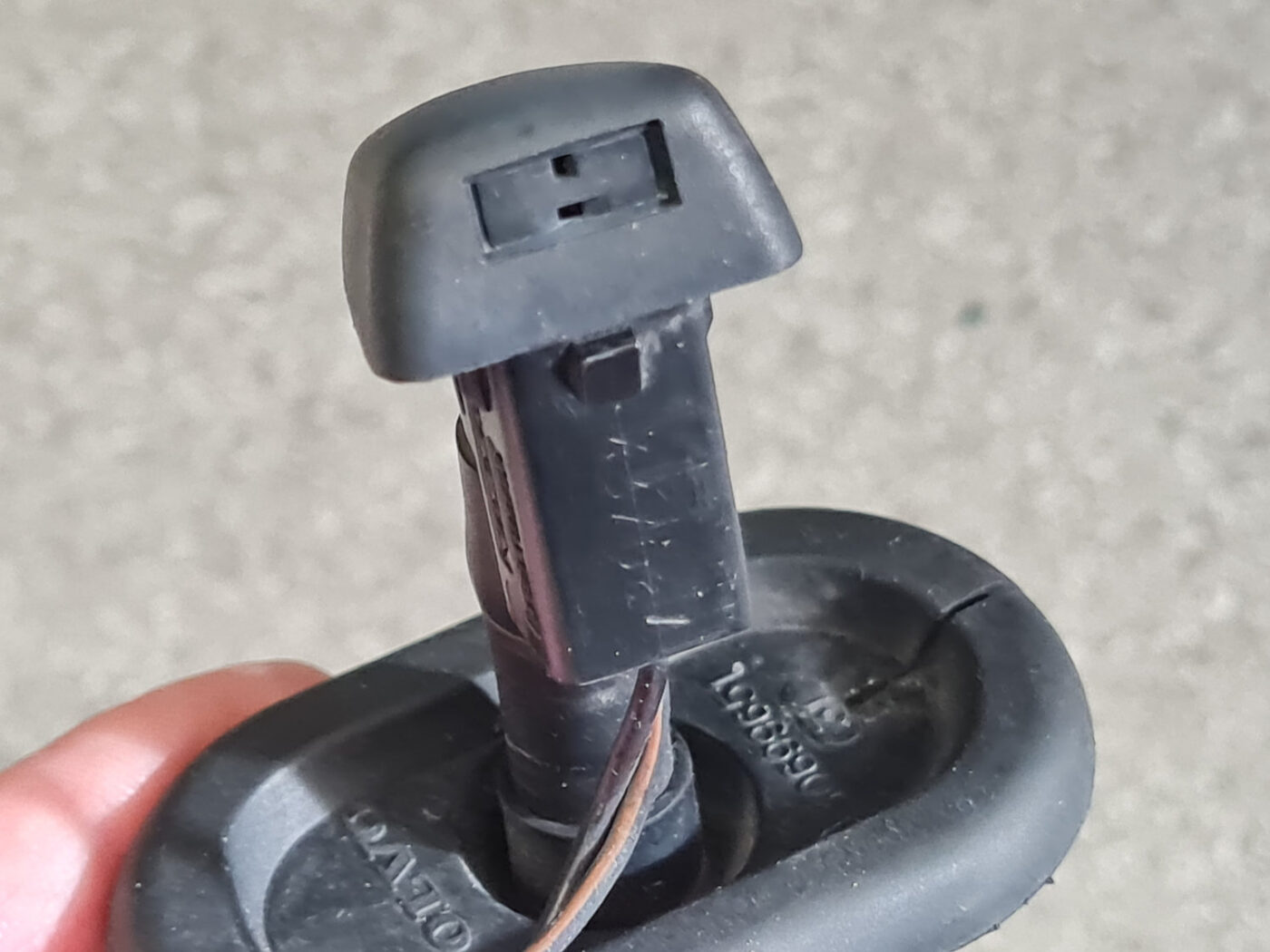 Vējstikla mazgāšanas šķidruma sprausla priekš VOLVO XC60 2009 3 Vējstikla mazgāšanas šķidruma sprausla priekš VOLVO XC60 2009