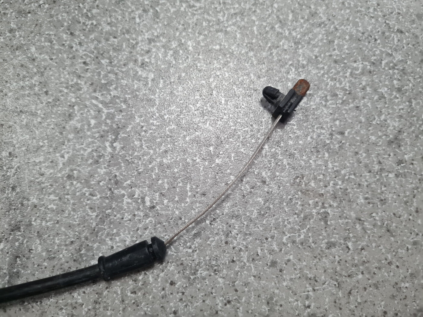 Pārsega slēdzenes trose priekš CITROEN PICASSO 2007 7 Pārsega slēdzenes trose priekš CITROEN PICASSO 2007