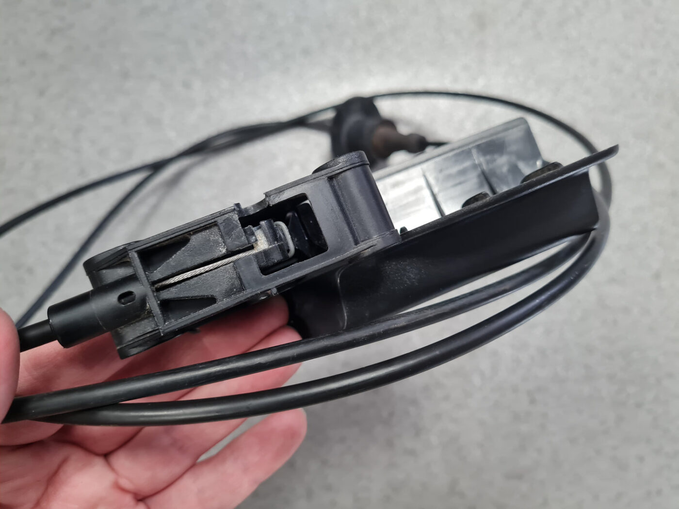 Pārsega slēdzenes trose priekš CITROEN PICASSO 2007 4 Pārsega slēdzenes trose priekš CITROEN PICASSO 2007